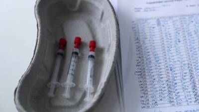 В Ирландии зафиксировали более 80 случаев побочных реакций после вакцины от коронавируса - ru.espreso.tv - Ирландия