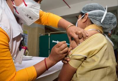 Вакцинация от COVID-19 в Индии: 580 человек получили побочные эффекты, 2 летальных случая - 24tv.ua - Индия - Норвегия