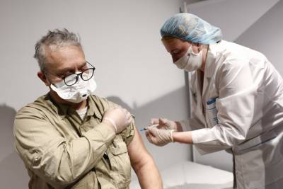 Вакцинация в российских регионах вышла на новый этап - tvc.ru - Россия