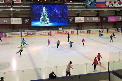 "Кристалл" зовет сахалинцев кататься на коньках - sakhalin.info - Южно-Сахалинск