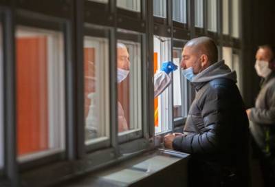 Более 16 тысяч человек в Петербурге сдали тест на коронавирус за минувшие сутки - online47.ru - Санкт-Петербург
