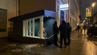 Дебошир напал на журналистов во время ночного рейда по барам Петербурга - piter.tv - Санкт-Петербург - район Центральный, Санкт-Петербург