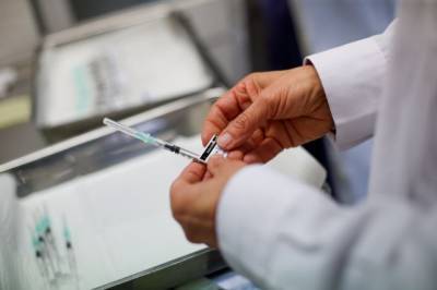 Евросоюз усилил контроль за процессом вакцинации препаратом Pfizer - aif.ru - Евросоюз