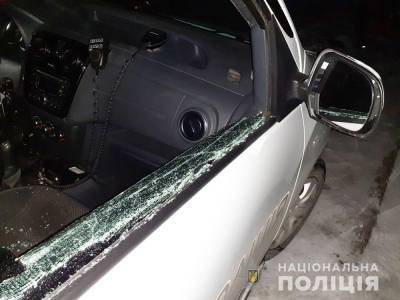 В Запорожье дебошир разбил окно полицейского автомобиля - inform.zp.ua - Запорожье - район Хортицкий, Запорожье