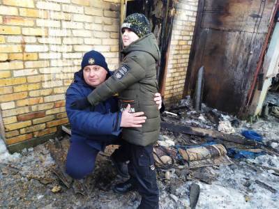 В Запорожье сотрудник ГСЧС героически спас ребенка из задымленного дома - inform.zp.ua - Украина - Запорожье