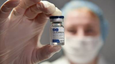 Денис Мантуров - Мантуров заявил, что в регионы к июню поставят около 70 млн доз вакцины - russian.rt.com