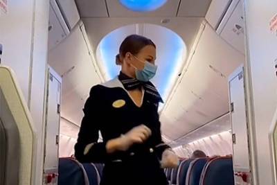 Российская стюардесса перечислила неожиданные недостатки своей работы - lenta.ru