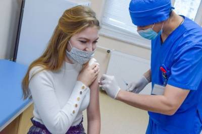 Опрос: 52% украинцев не готовы прививаться от коронавируса бесплатно - aif.ru - Украина