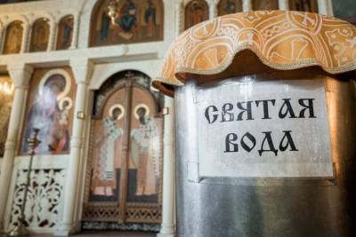 В дома престарелых и коронавирусные госпитали Твери доставили святую воду - tverigrad.ru - Тверь