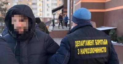 В Киеве мужчина за 500 грн подделывал справки об отрицательном тесте на COVID-19 - focus.ua - Киев - район Дарницкий, Киев