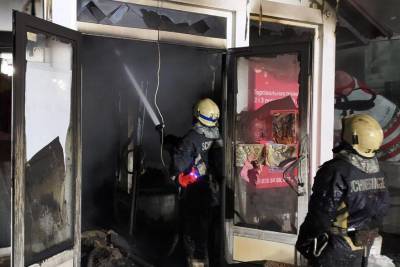 Подробности ночного пожара в строительном магазине Запорожья, – фото - inform.zp.ua - Украина - Запорожье