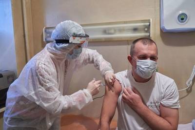 Андрей Поздняков - Новосибирский инфекционист: переболевшим COVID-19 вакцинация не рекомендуется - tayga.info - Новосибирск
