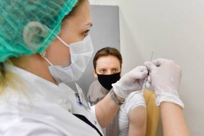 Более 220 тысяч москвичей сделали прививку от коронавируса - tvc.ru - Москва