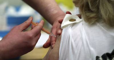 Глава эстонской больницы предложил членам своего клуба вакцину вне очереди - lv.sputniknews.ru - Эстония - Рига