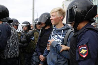 Родителей школьников Петербурга предупредили о последствиях участия в митингах - abnews.ru - Санкт-Петербург