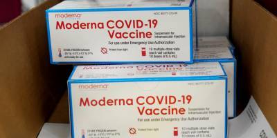 В США уборщик случайно уничтожил почти 2000 доз вакцины Moderna - nv.ua - Сша - Бостон