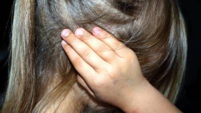 В Югре отец четыре месяца избивал двух дочерей за плохую учебу - newdaynews.ru - Россия - округ Югра