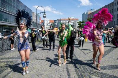 В Берлине отменили карнавал культур из-за пандемии коронавируса - aif.ru - Берлин - Рио-Де-Жанейро