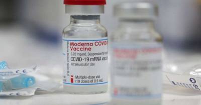 В США уборщик уничтожил почти 2 тыс. доз вакцины Moderna, случайно отключив морозильную камеру - focus.ua - Сша - Бостон - Boston