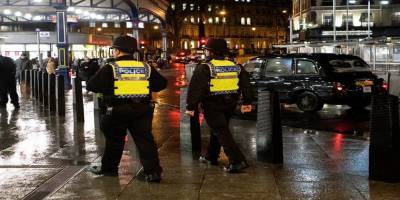 Полиция разгоняет свадьбы ультраортодоксов не только в Бней-Браке, но и в Лондоне - nep.co.il - Лондон