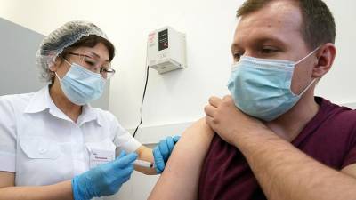 Александр Горелов - Эпидемиолог назвал срок появления антител после вакцинации от COVID-19 - iz.ru - Израиль