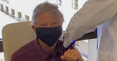 Вильям Гейтс - Основатель Microsoft Билл Гейтс сделал прививку от коронавируса (фото) - tsn.ua