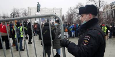 МВД: на незаконную акцию в Москве вышли около 4 тысяч человек - ruposters.ru - Москва