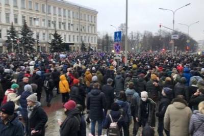 Оперштаб: 19 человек с коронавирусом пришли на митинг в Москве - mk.ru - Москва
