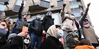 Депздрав: 19 человек, зараженных коронавирусом, пришли на несанкционированный митинг в Москве - ruposters.ru - Москва