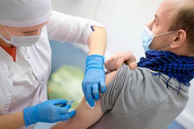 Алексей Аграновский - Ученый рассказал о смысле прививаться сразу двумя вакцинами от коронавируса - lenta.ru