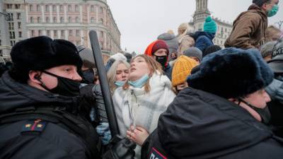 На незаконную акцию в Москве пришли больные ковидом - vesti.ru - Москва