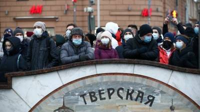 На незаконный митинг пришли 19 человек с коронавирусом, сообщили в Мосгорздраве - 5-tv.ru - Москва