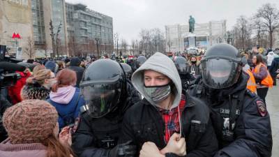 Алексей Навальный - Протестующих россиян подогрели старым фото из Минска - vesti.ru - Россия - Германия - Минск