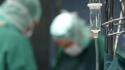 Во Франции провели первую в мире трансплантацию двух рук и плеча - iz.ru - Франция - Израиль - Исландия