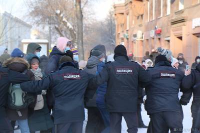 Алексей Навальный - Четверых активистов арестовали после акции протеста в Челябинске - newdaynews.ru - Челябинск