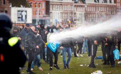 Полиция Амстердама и Эйндховена жестко разогнала демонстрации - news-front.info - Голландия - Амстердам