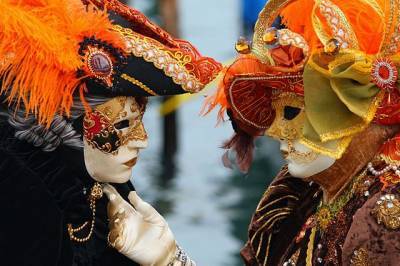 Венецианский карнавал впервые проведут в онлайн-формате - aif.ru - Венеция