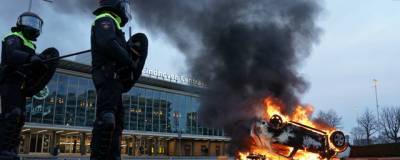 В Нидерландах прошли акции протеста: полиция применила водомёты и слезоточивый газ - runews24.ru - Голландия - Амстердам