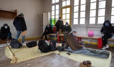 Около 300 мигрантов в Париже захватили здание бывшего детского сада - unn.com.ua - Франция - Киев - Париж