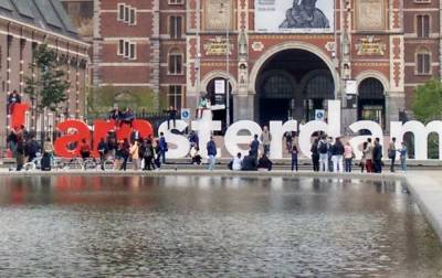 В Нидерландах полиция применила водометы против протестующих - rbc.ua - Голландия - Амстердам