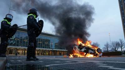 В Нидерландах прошли антикарантинные протесты - ru.slovoidilo.ua - Украина - Германия - Голландия - Эйндховен