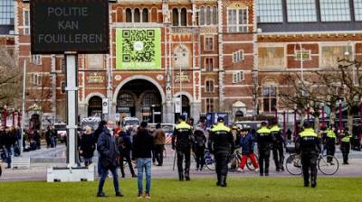 В Нидерландах вспыхнули мощные протесты против карантина (ВИДЕО) - enovosty.com - Голландия - Амстердам