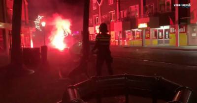 Подожгли пункт тестирования, грабили магазины и уничтожали авто: в Нидерландах устроили беспорядки из-за карантина - tsn.ua - Франция - Голландия - Амстердам - Урк