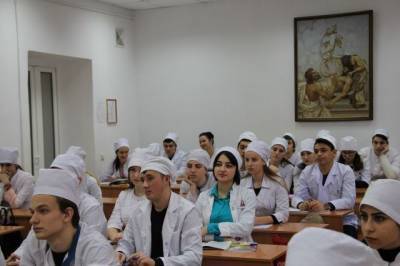 Владимир Путин - Путин предложил создать институт наставничества для студентов-медиков - aif.ru - Россия