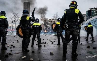 "Антикарантинные" беспорядки в Нидерландах: задержаны около 300 человек - korrespondent.net - Голландия - Амстердам