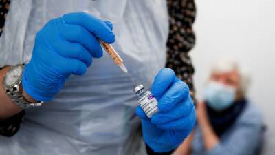Борис Джонсон - В Британии первую дозу вакцины от COVID получили более 6,5 млн человек - russian.rt.com - Англия