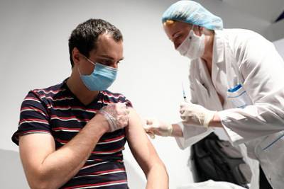 Александр Горелов - В Роспотребнадзоре оценили возможность заражения коронавирусом после вакцинации - lenta.ru