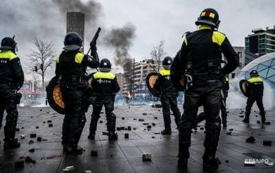 В Нидерландах вспыхнули беспорядки из-за локдауна - korrespondent.net - Голландия - Амстердам