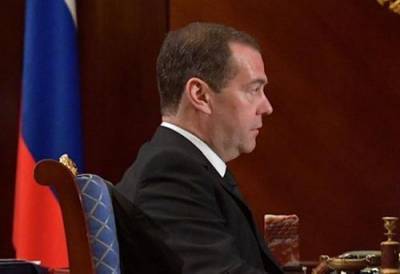 Дмитрий Медведев - Медведев поддержал идею о компенсации затрат на интернет малоимущим семьям - argumenti.ru - Россия