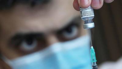 В Швеции сообщили о требовании Pfizer оплаты за большее число доз вакцины - iz.ru - Сша - Швеция